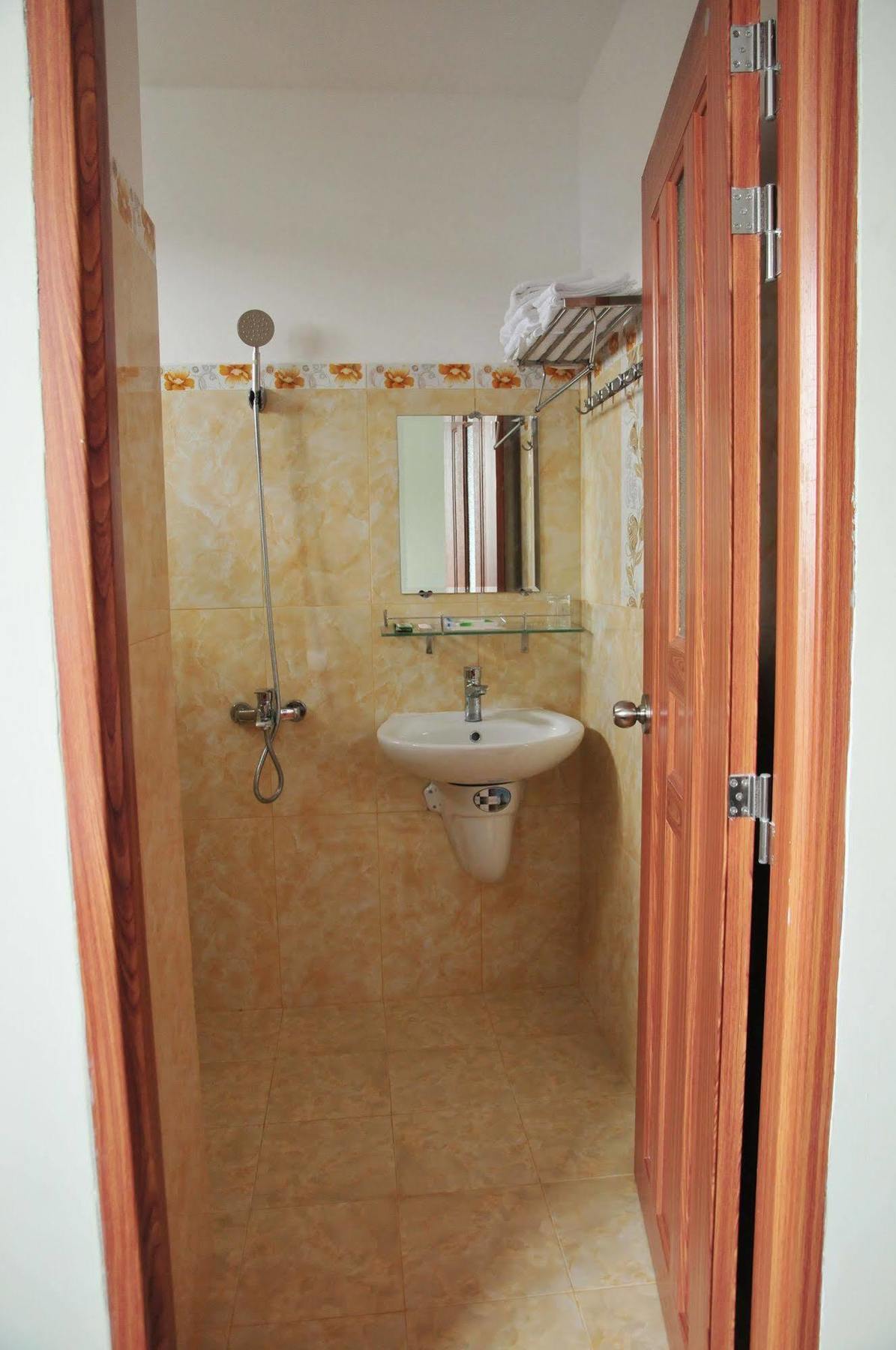 Tung Huong Hotel دونغ دونغ المظهر الخارجي الصورة
